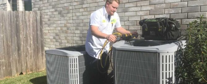 AC-technician-performing-HVAC-maintenance